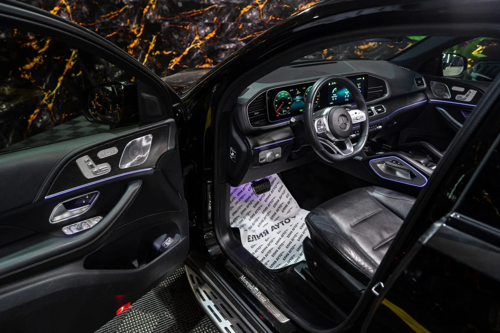 Mercedes-Benz GLE 350 D 4MATIC FULL AMG LINE LED ПАНО BURM ЛИЗИНГ 100%, снимка 11 - Автомобили и джипове - 55087719