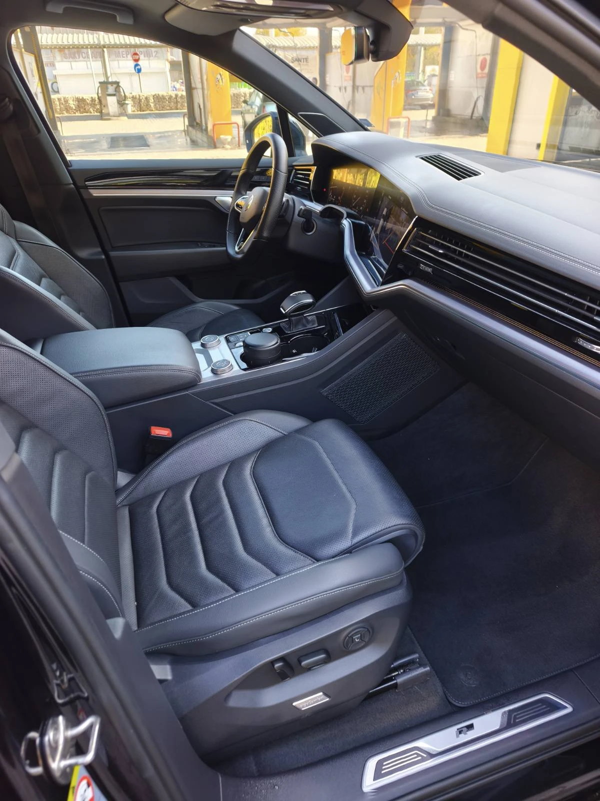 VW Touareg R-line Black Edition 4 MOTION, снимка 8 - Автомобили и джипове - 56527736