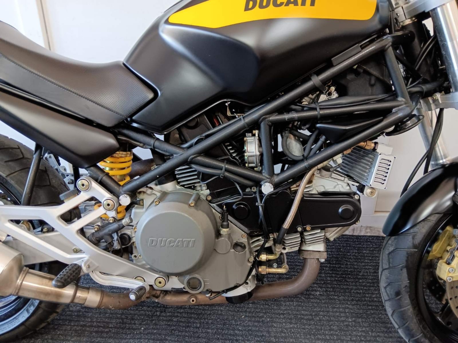 Ducati Monster 750 DARK - изображение 3