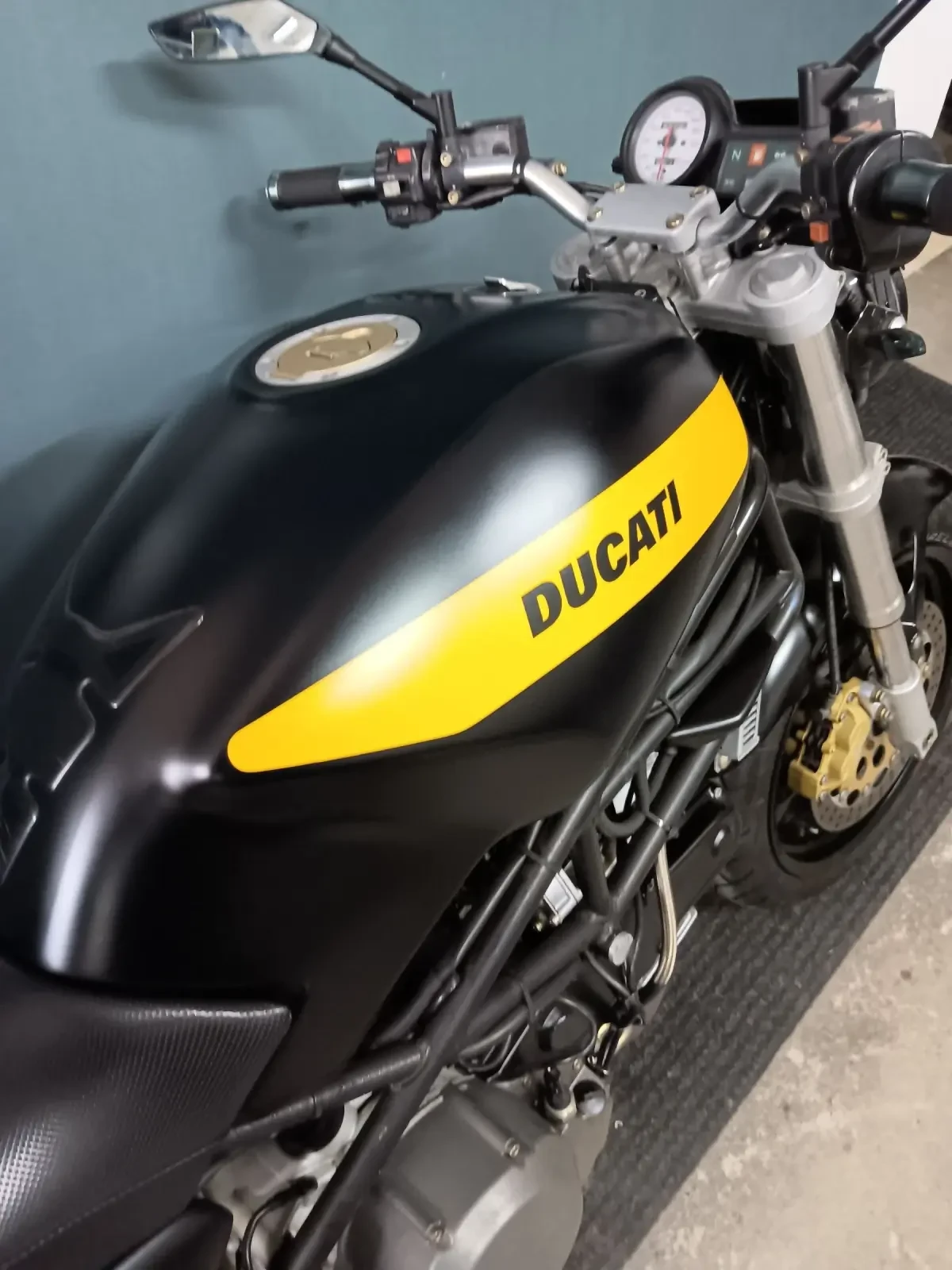 Ducati Monster 750 DARK - изображение 6