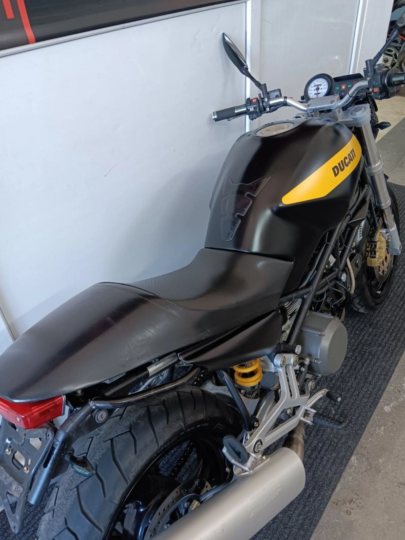 Ducati Monster 750 DARK - изображение 4