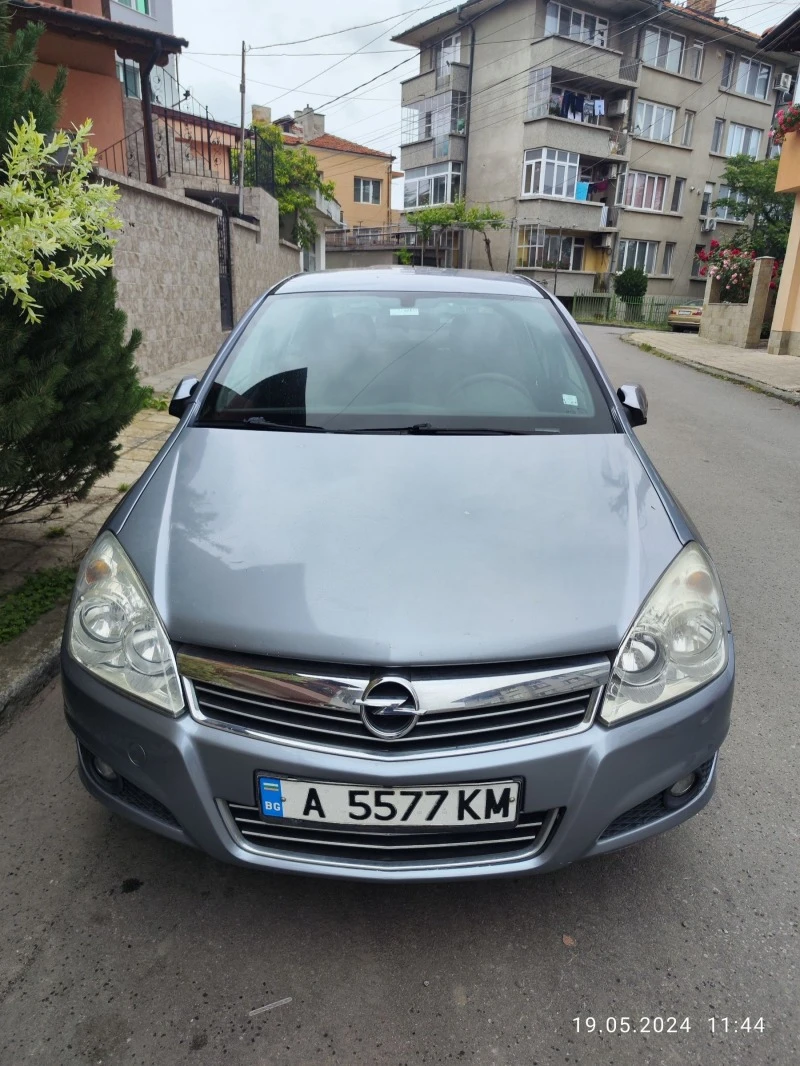 Opel Astra Седан, снимка 1 - Автомобили и джипове - 47392361