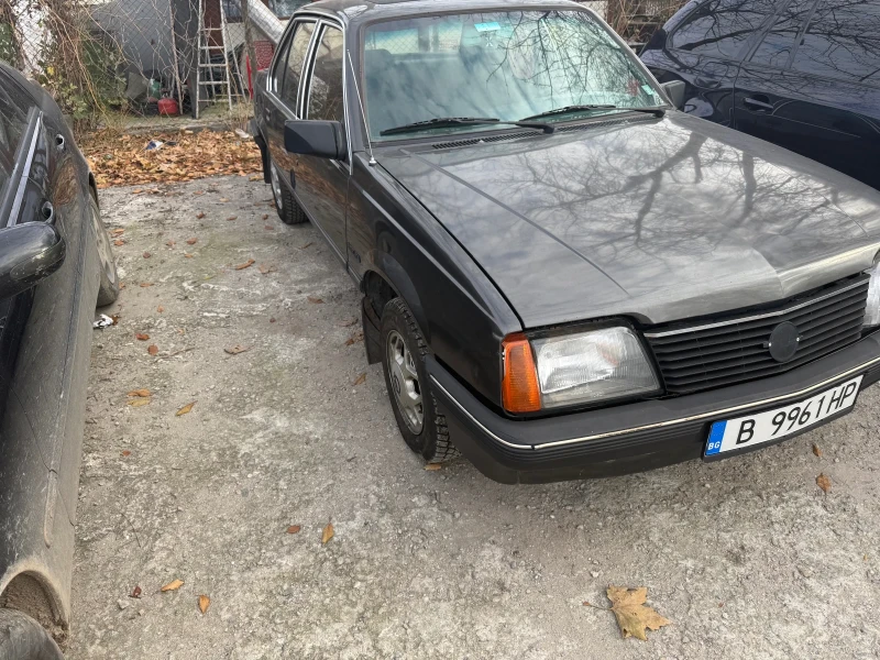 Opel Ascona 1.8 Berlina, снимка 4 - Автомобили и джипове - 48266267