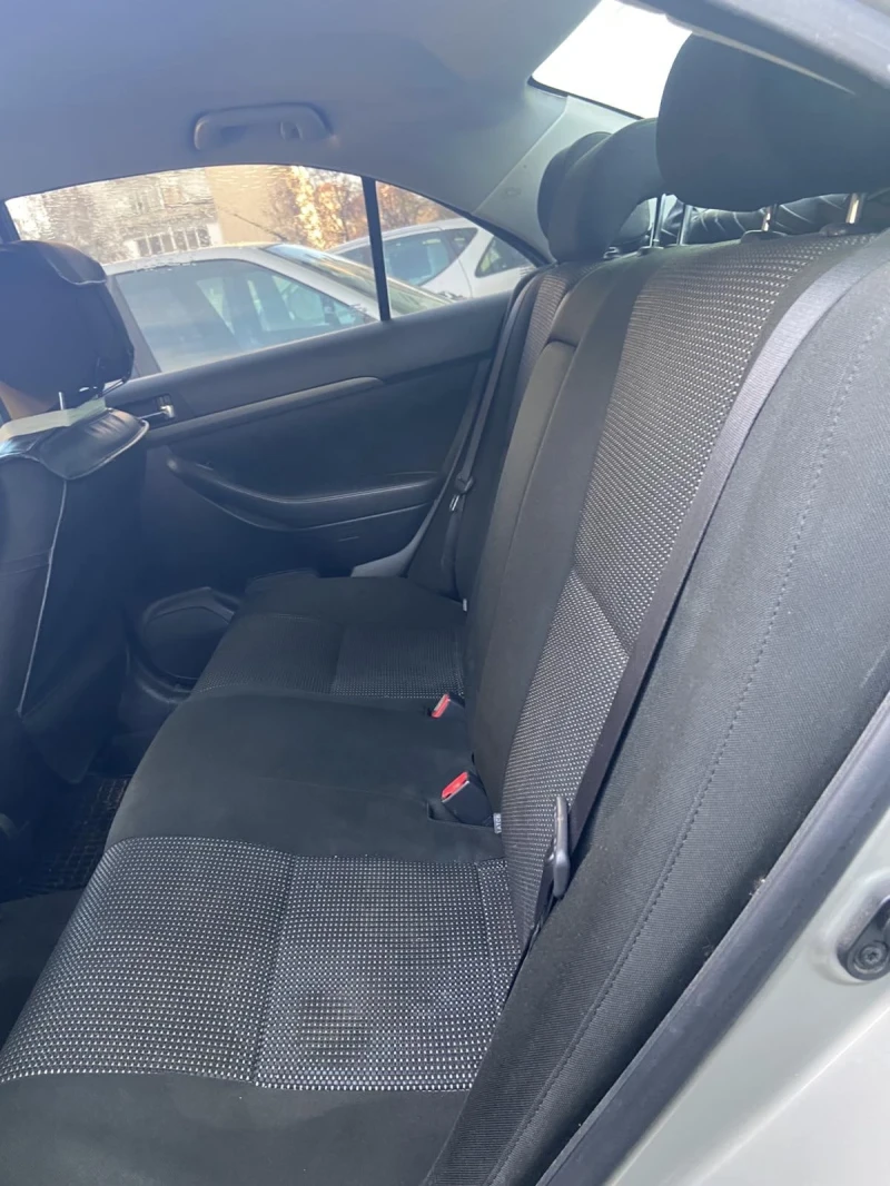 Toyota Avensis 2.0 D4D, снимка 11 - Автомобили и джипове - 50372751