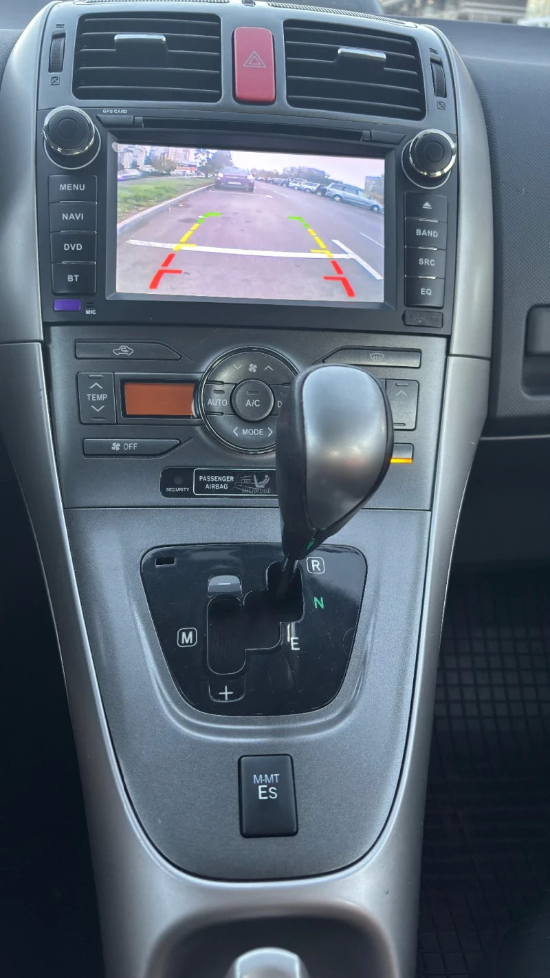 Toyota Auris, снимка 8 - Автомобили и джипове - 52528535