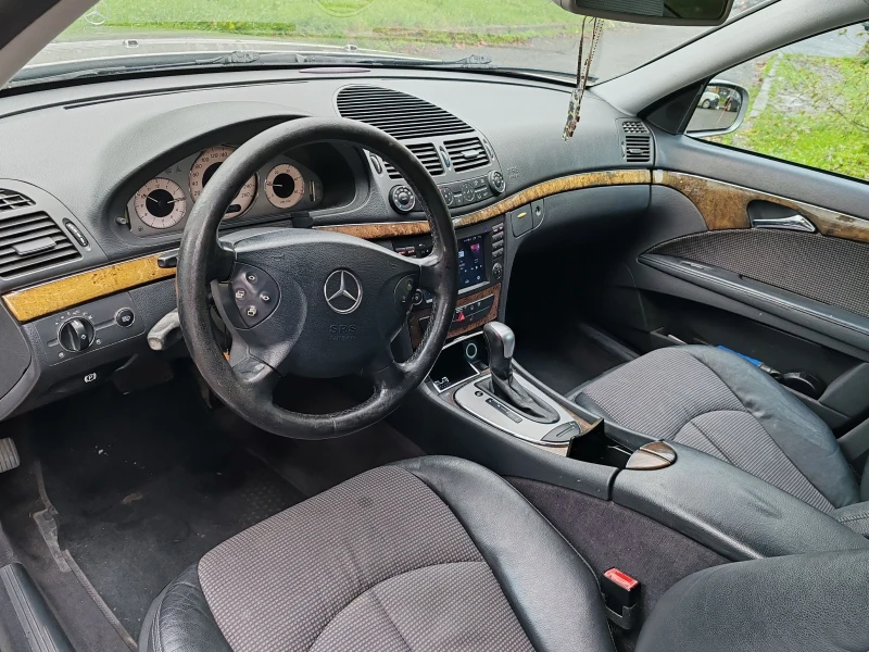 Mercedes-Benz E 220, снимка 16 - Автомобили и джипове - 52587096