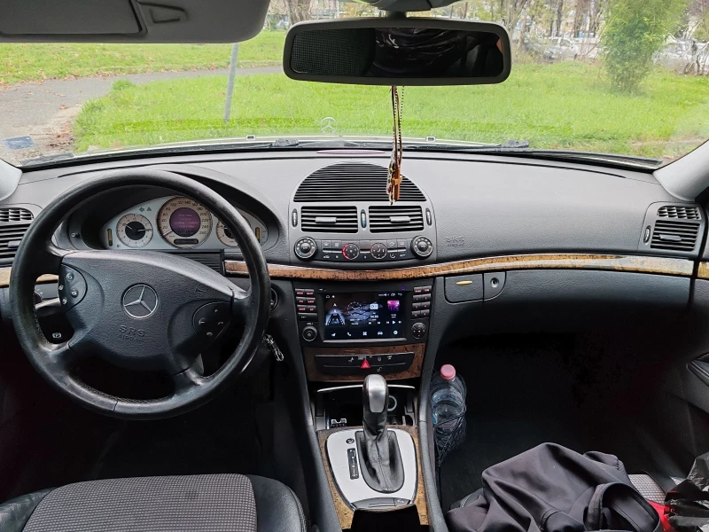Mercedes-Benz E 220, снимка 14 - Автомобили и джипове - 52587096
