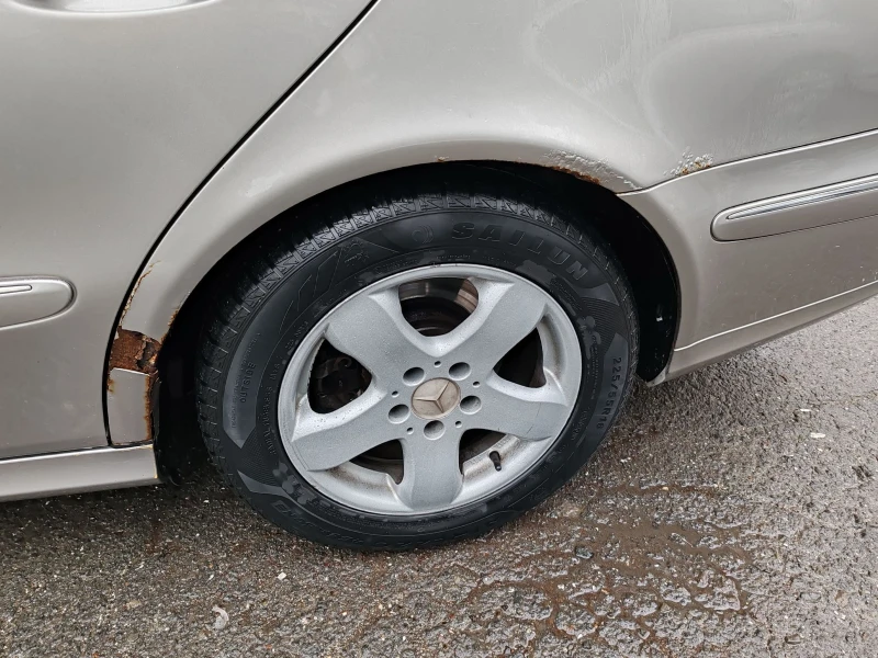 Mercedes-Benz E 220, снимка 11 - Автомобили и джипове - 52587096