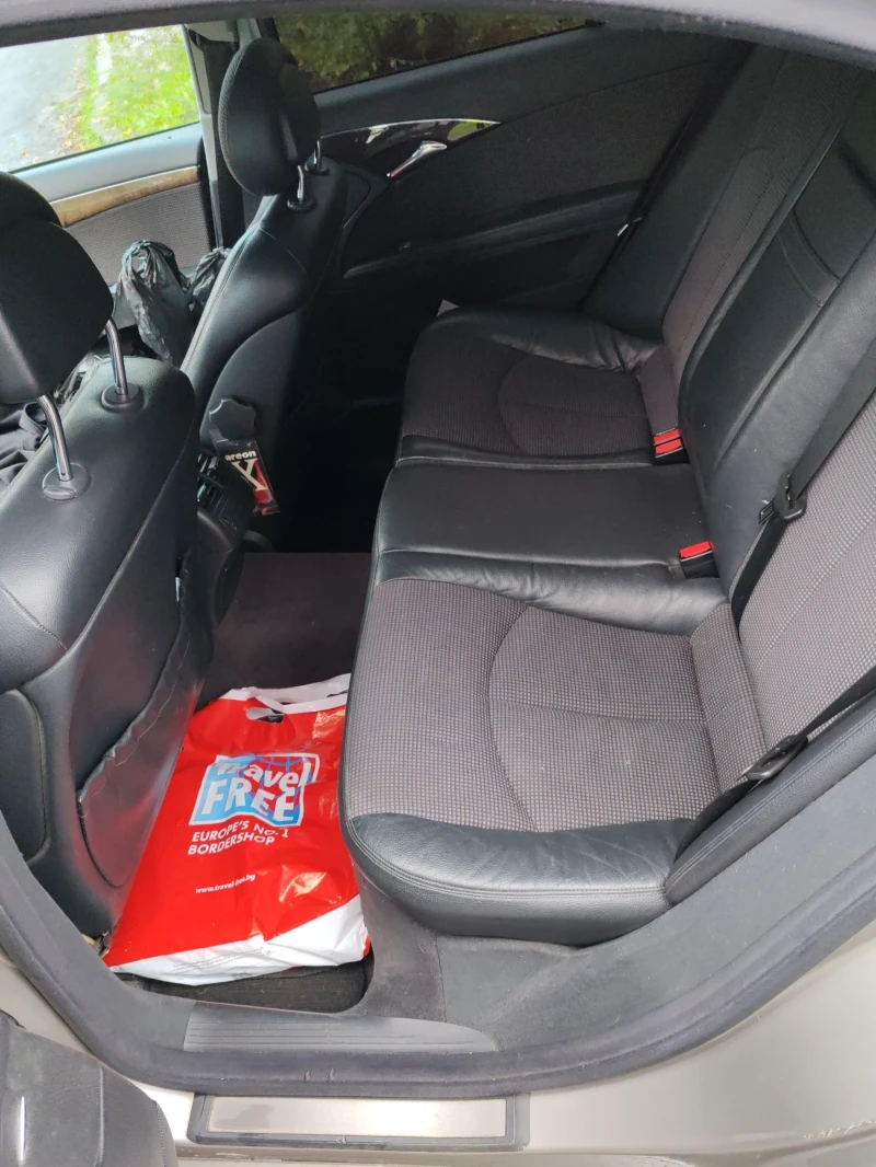 Mercedes-Benz E 220, снимка 17 - Автомобили и джипове - 52587096