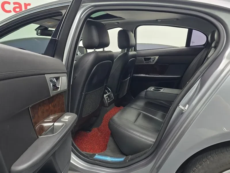 Jaguar Xf 3.0D, снимка 13 - Автомобили и джипове - 54454387