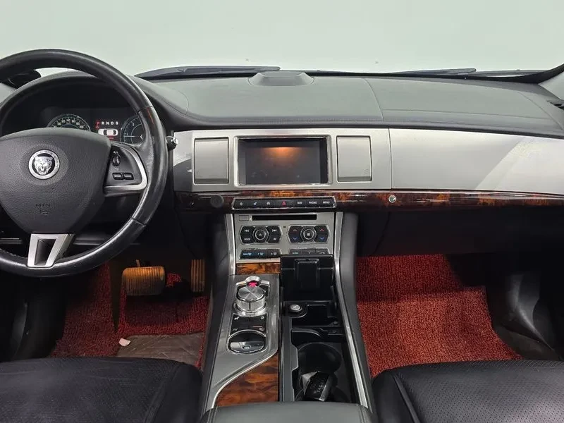 Jaguar Xf 3.0D, снимка 7 - Автомобили и джипове - 54454387