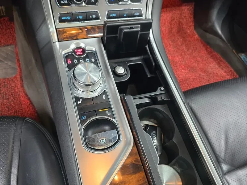 Jaguar Xf 3.0D, снимка 9 - Автомобили и джипове - 54454387