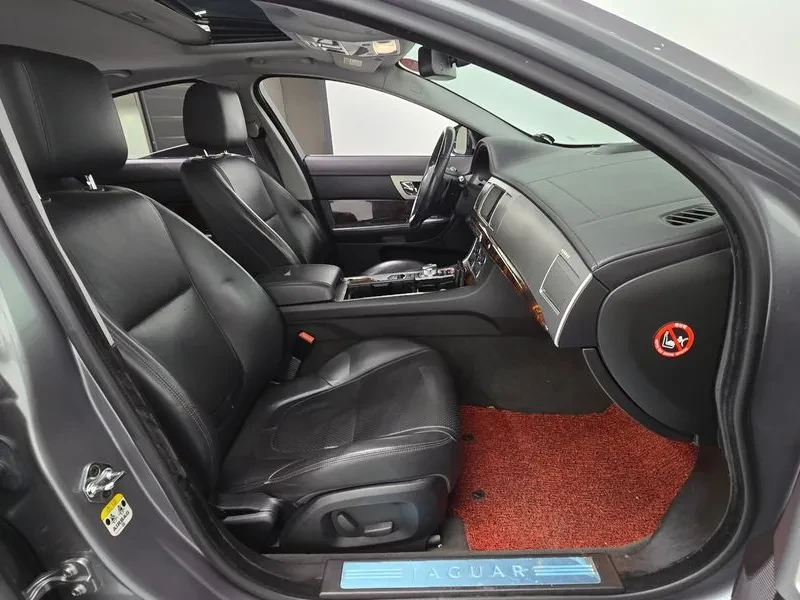 Jaguar Xf 3.0D, снимка 11 - Автомобили и джипове - 54454387