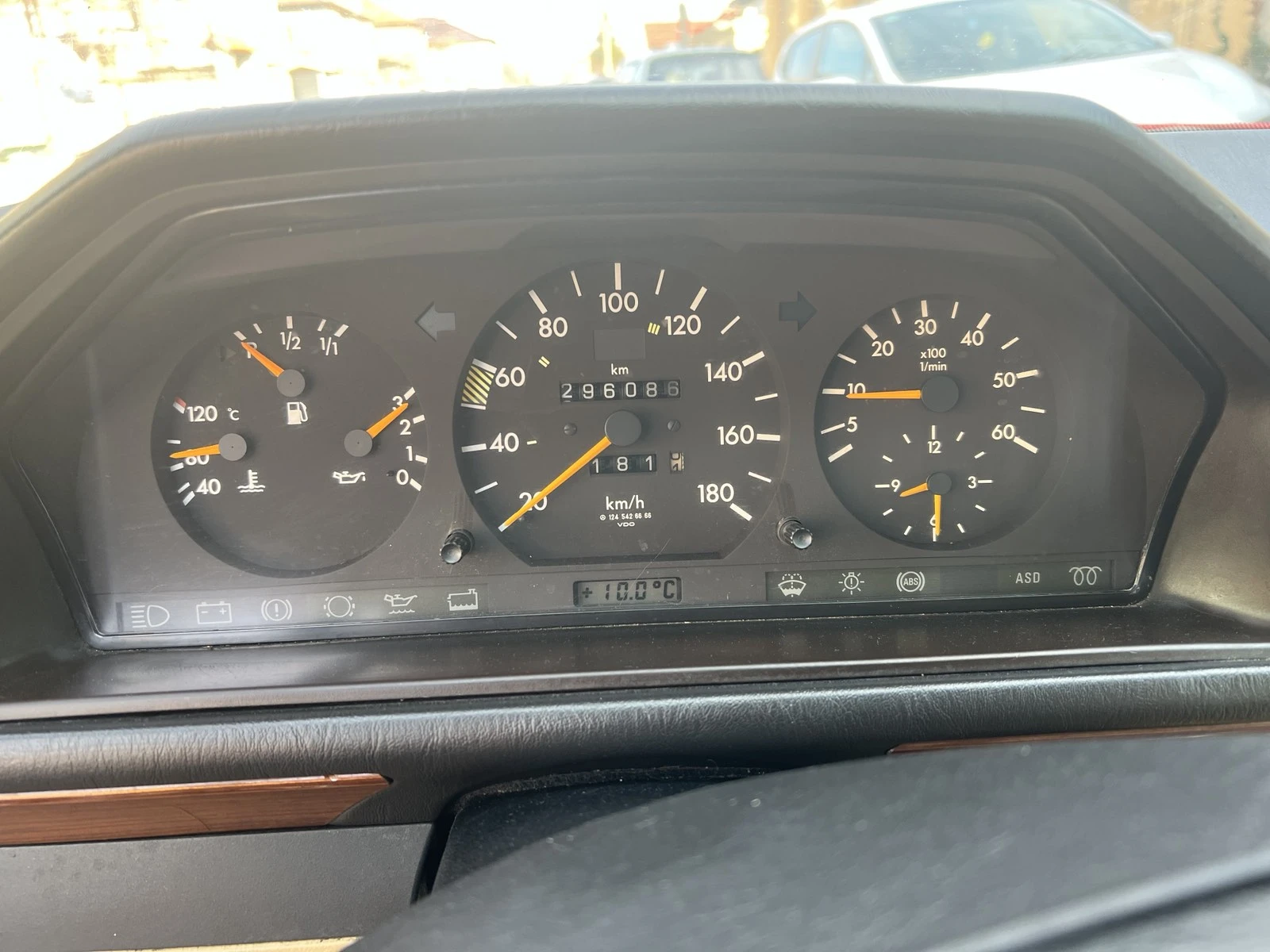 Mercedes-Benz 200 D - изображение 8