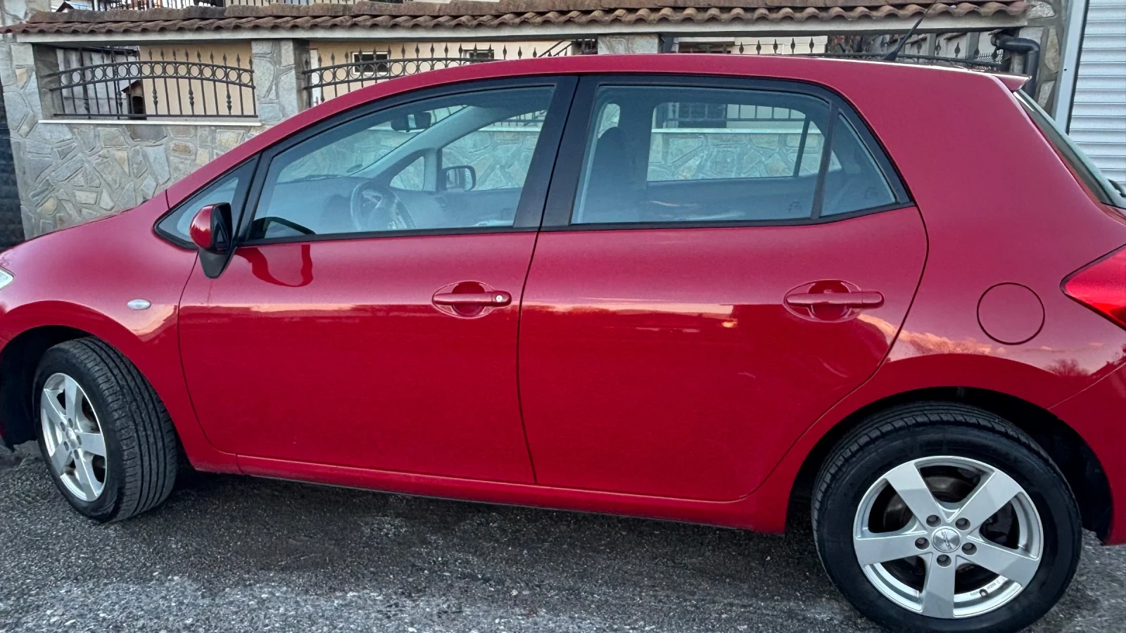 Toyota Auris  - изображение 2