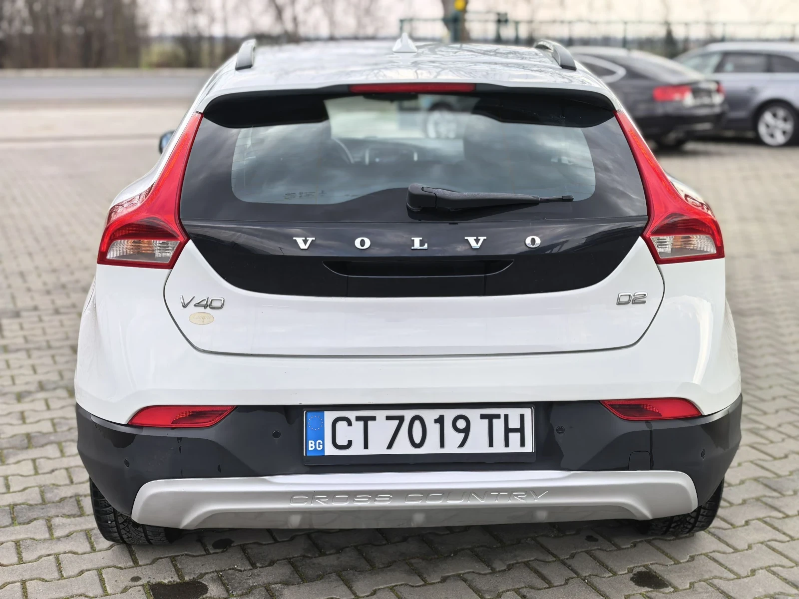 Volvo V40 Cross Country Автоматик Обслужена От-До Регистрация , снимка 5 - Автомобили и джипове - 53739539