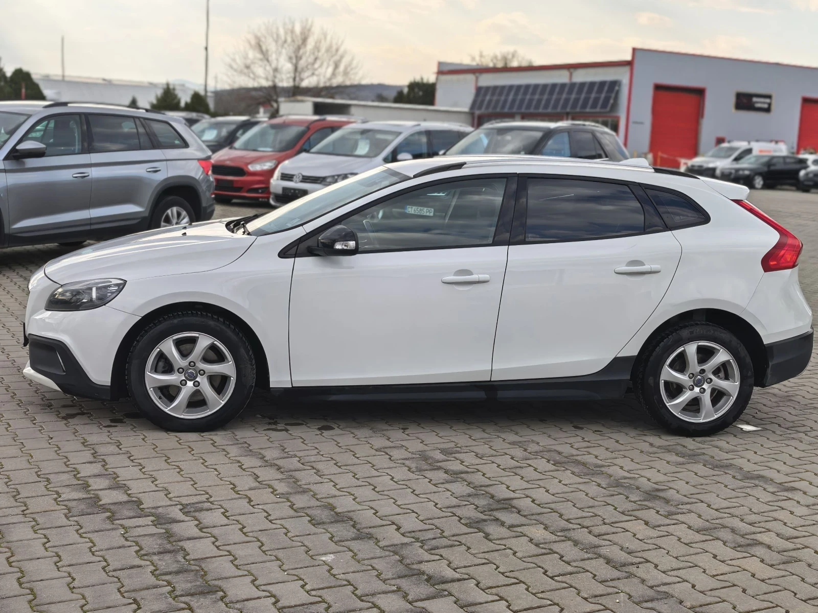 Volvo V40 Cross Country Автоматик Обслужена От-До Регистрация , снимка 3 - Автомобили и джипове - 53739539