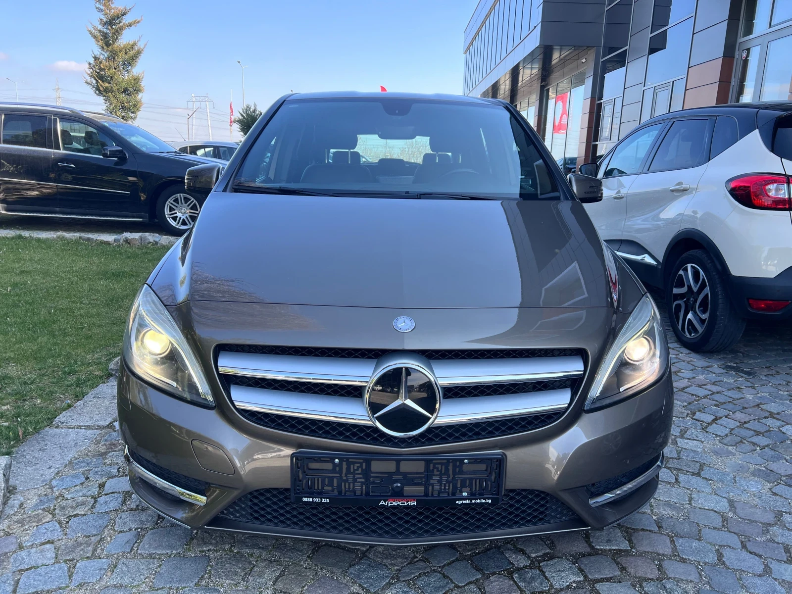 Mercedes-Benz B 180 1.6i Premium Led, снимка 2 - Автомобили и джипове - 53782832
