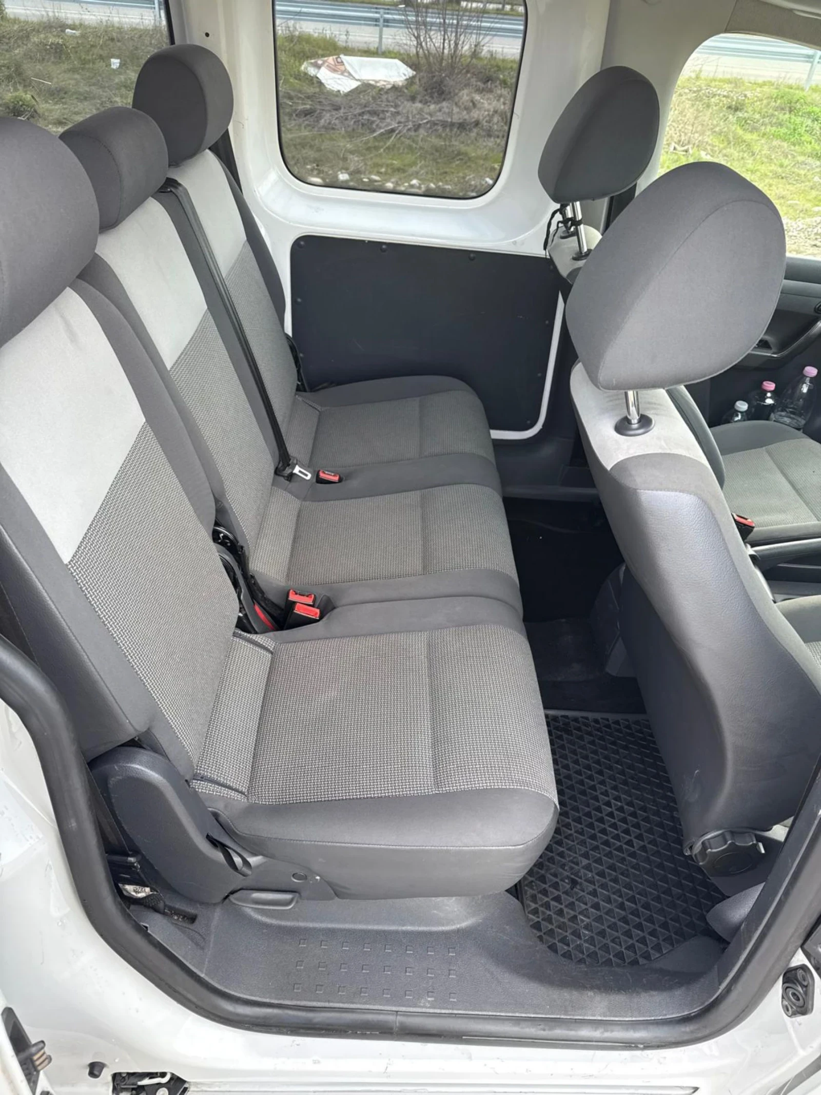 VW Caddy 1.6 MAXI , снимка 9 - Автомобили и джипове - 54099779