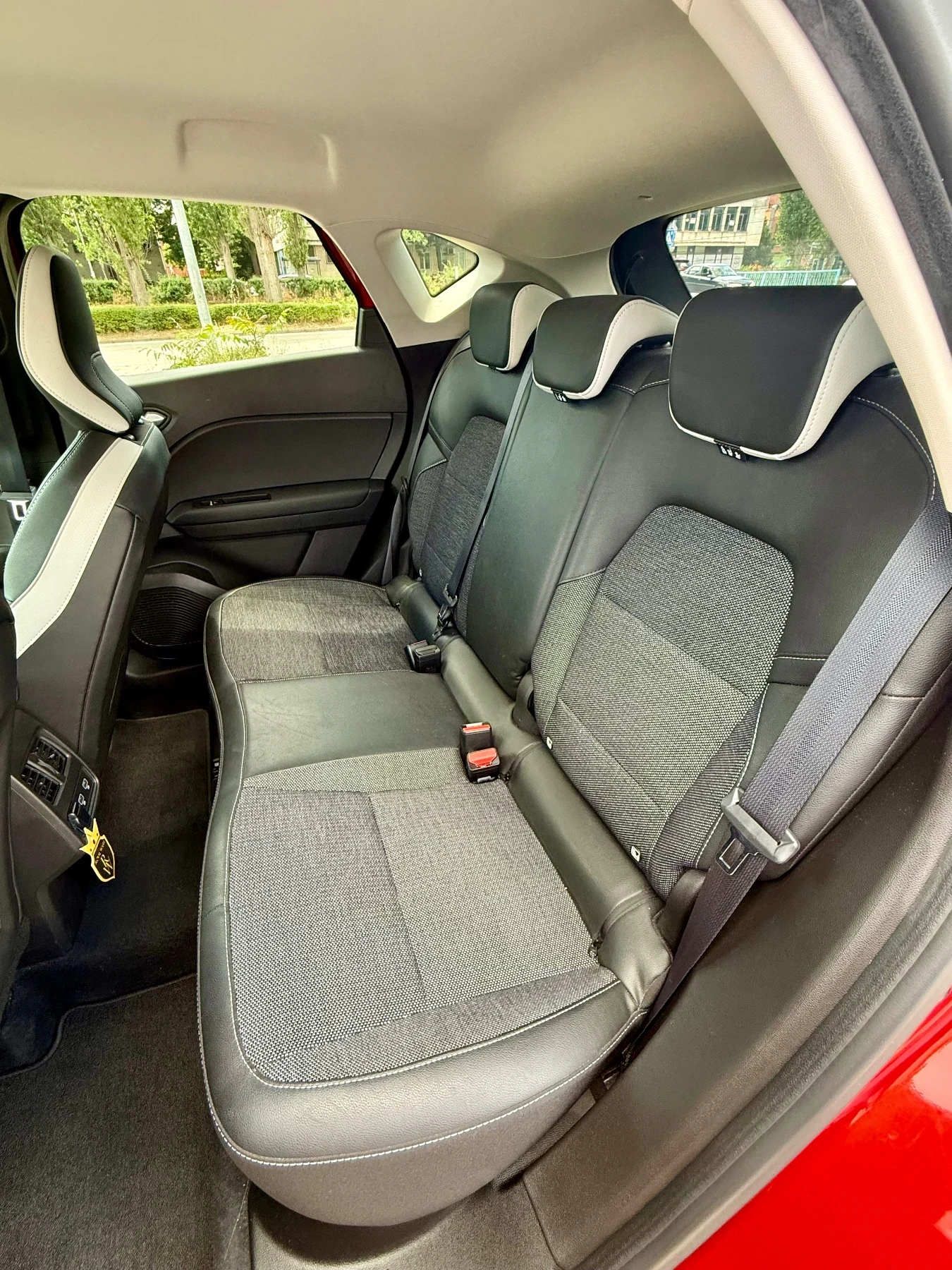 Renault Captur, снимка 8 - Автомобили и джипове - 55016585