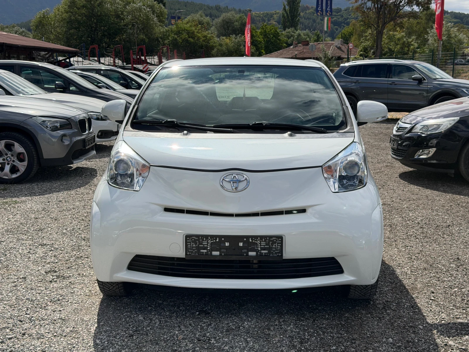 Toyota IQ SOL | Бяла перла | Перфектна, снимка 2 - Автомобили и джипове - 56173898