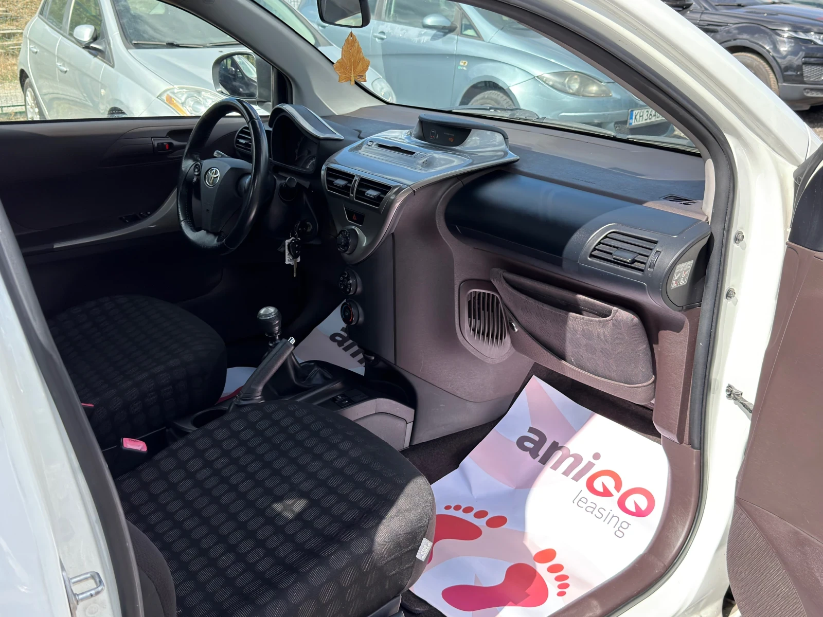 Toyota IQ SOL | Бяла перла | Перфектна, снимка 8 - Автомобили и джипове - 56173898