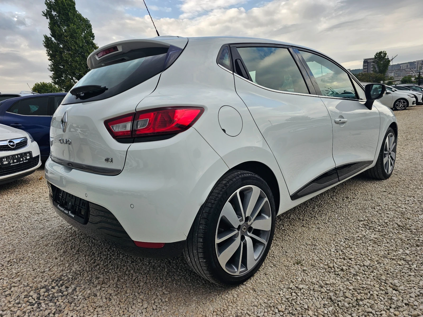 Renault Clio 1.5dCi, 90к.с., снимка 4 - Автомобили и джипове - 56262196