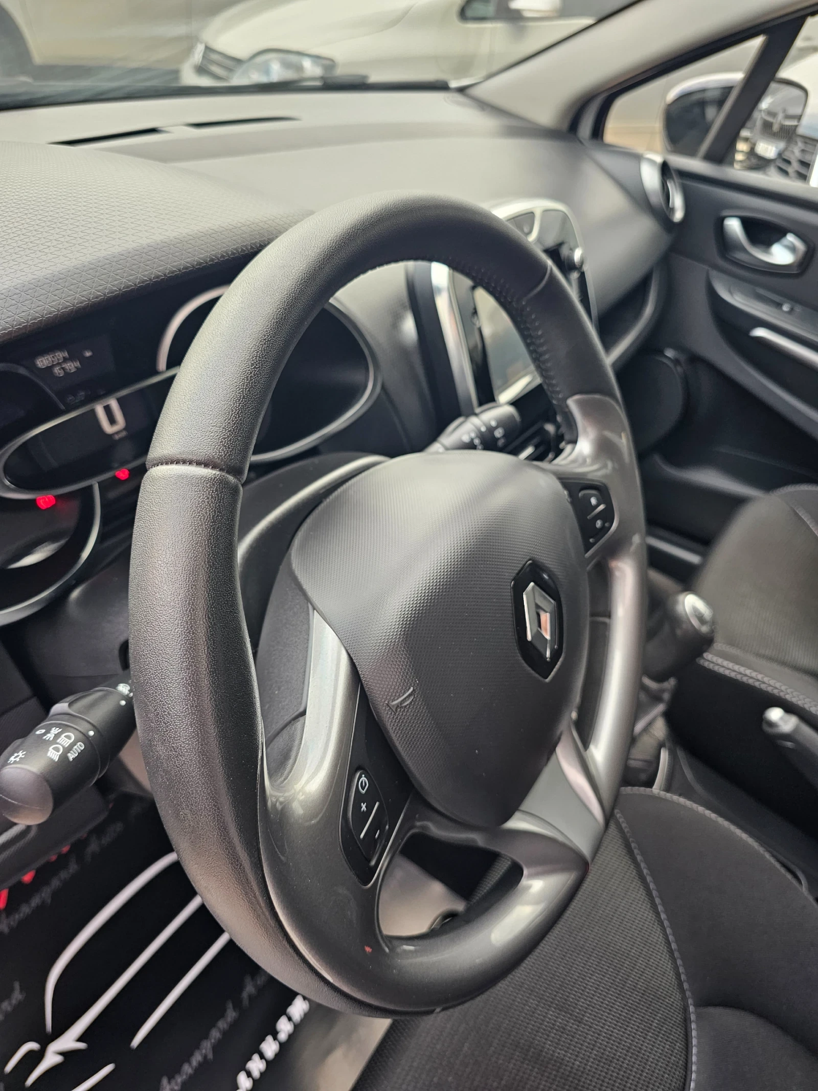 Renault Clio 1.5dCi, 90к.с., снимка 12 - Автомобили и джипове - 56262196