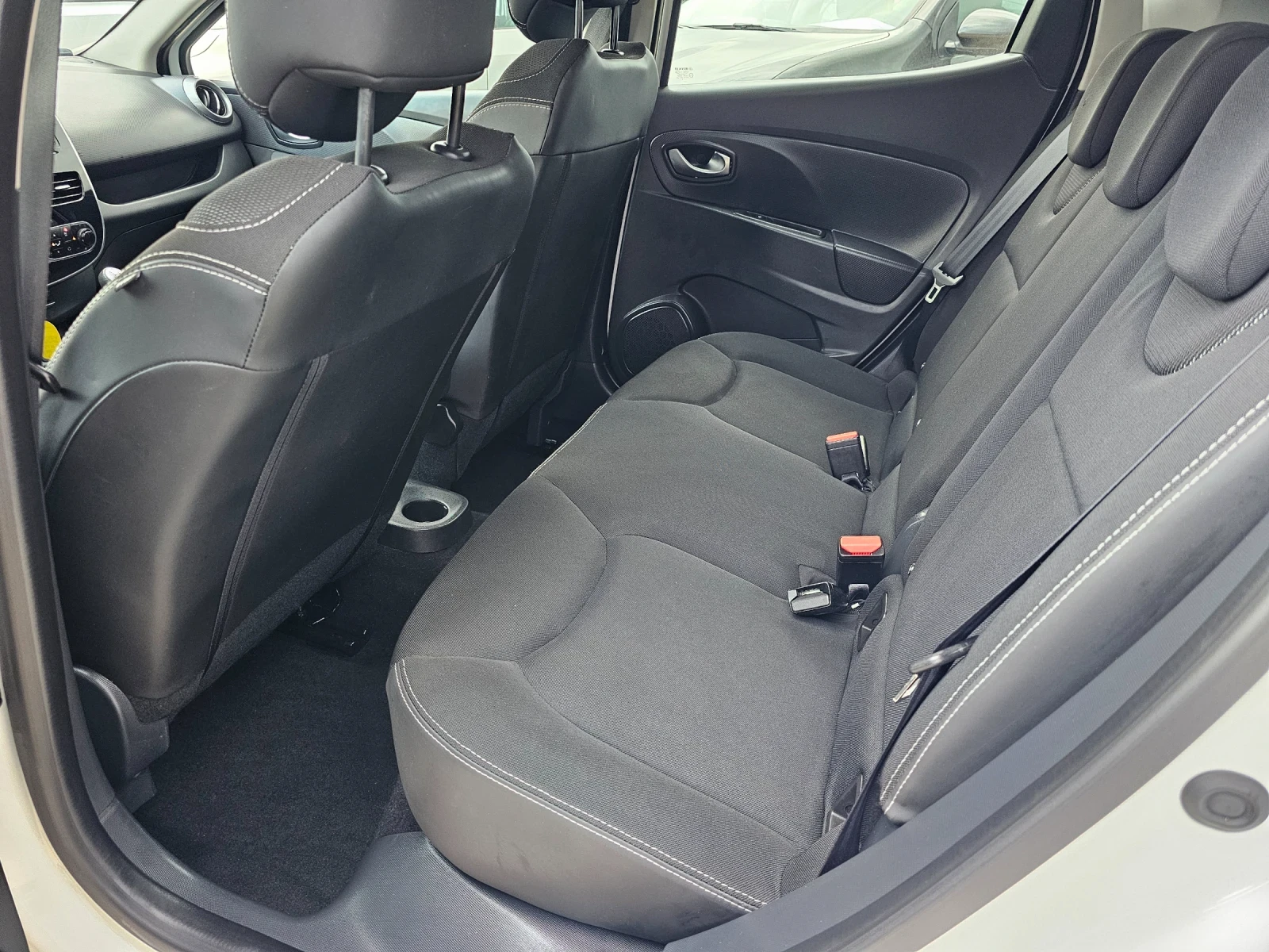 Renault Clio 1.5dCi, 90к.с., снимка 10 - Автомобили и джипове - 56262196