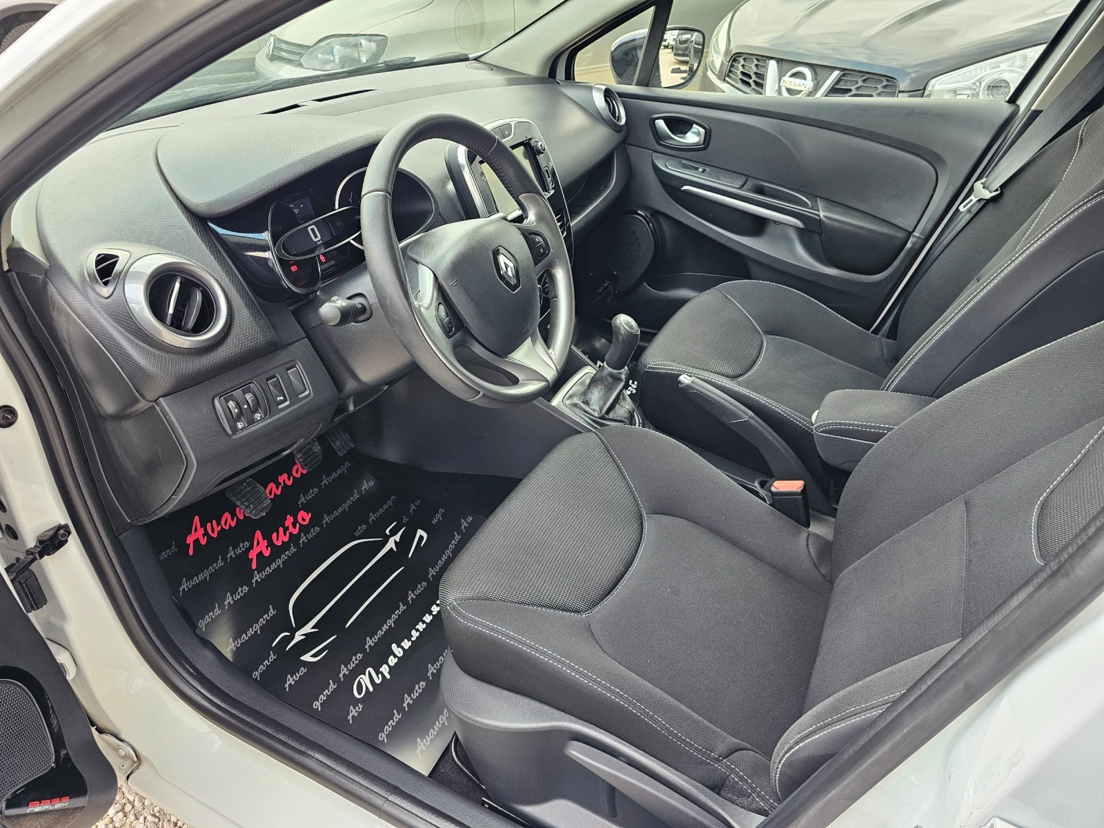 Renault Clio 1.5dCi, 90к.с., снимка 8 - Автомобили и джипове - 56262196