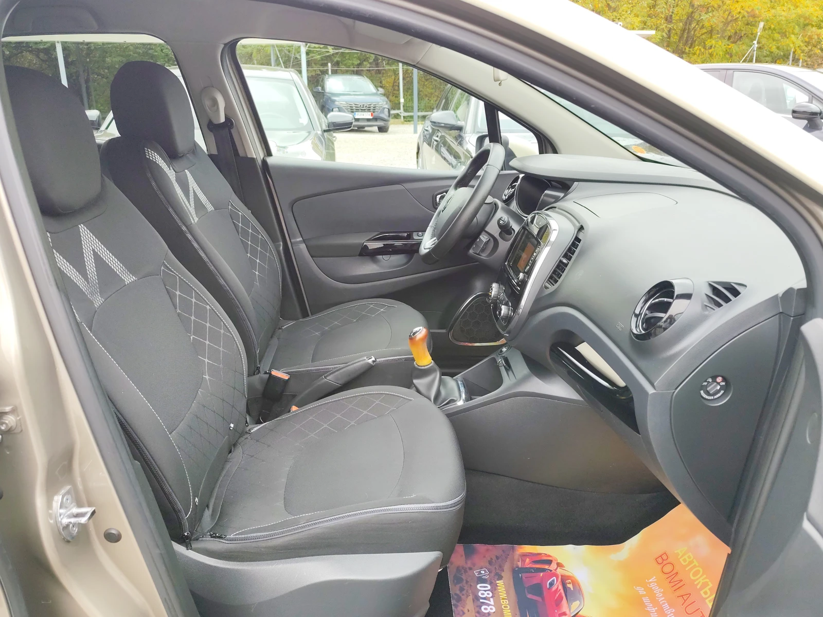 Renault Captur 0.9TCe* LED* NAVI* EURO 6B* , снимка 11 - Автомобили и джипове - 56744650
