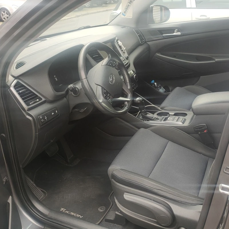 Hyundai Tucson, снимка 10 - Автомобили и джипове - 47672783