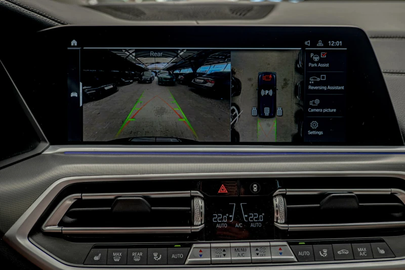 BMW X5 M50i/Harman Kardon/Individual/Вакум/Панорама, снимка 12 - Автомобили и джипове - 51646211