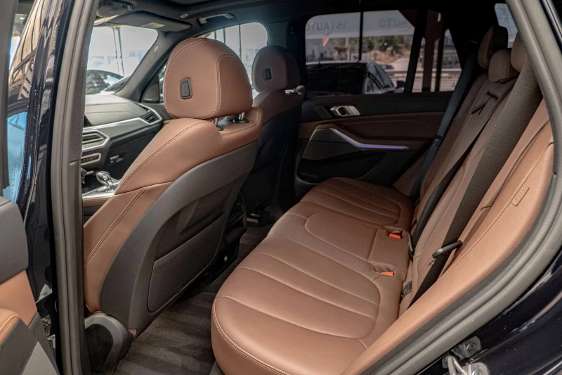 BMW X5 M50i/Harman Kardon/Individual/Вакум/Панорама, снимка 9 - Автомобили и джипове - 51646211