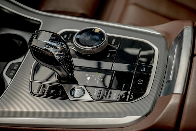BMW X5 M50i/Harman Kardon/Individual/Вакум/Панорама, снимка 10 - Автомобили и джипове - 51646211