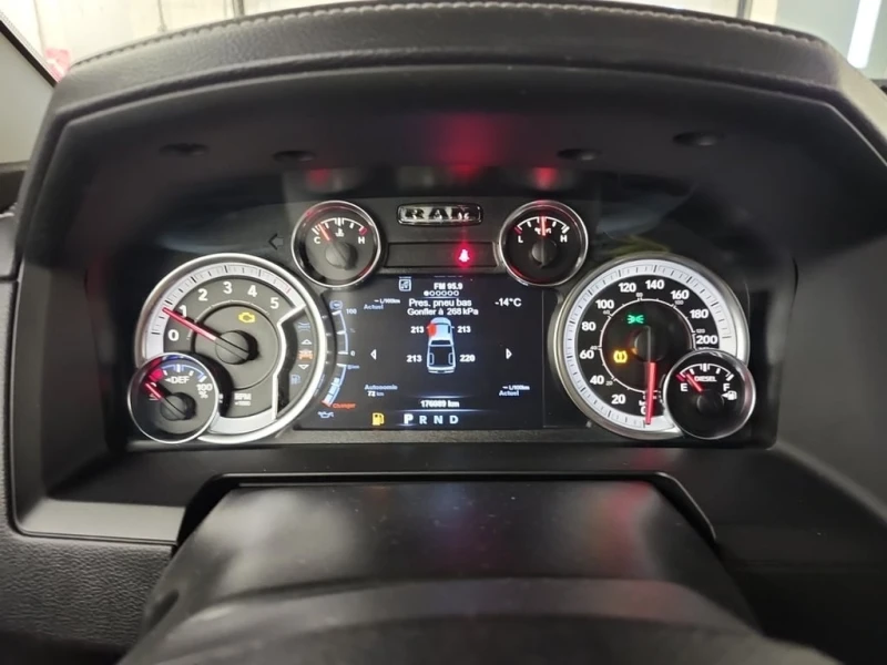 Dodge RAM 1500 * SPORT CREW CAB STD BED * CARFAX * БЕЗ ПЪРВОНАЧАЛ, снимка 10 - Автомобили и джипове - 53149660