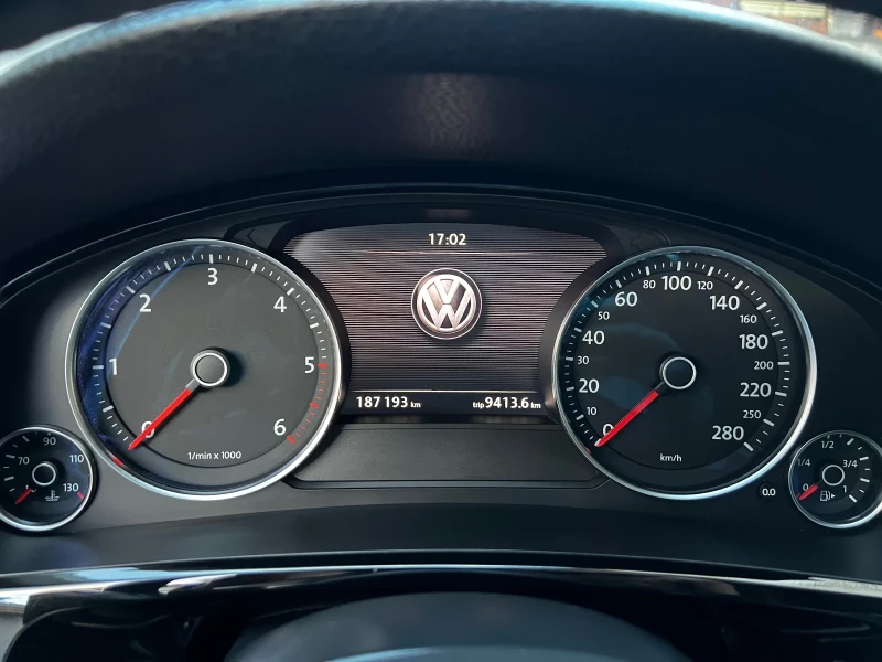 VW Touareg, снимка 13 - Автомобили и джипове - 53395826