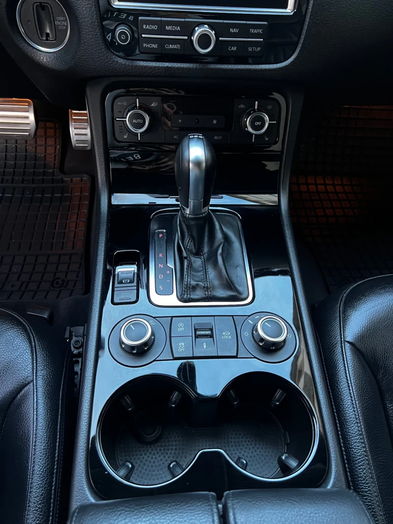 VW Touareg, снимка 14 - Автомобили и джипове - 53395826