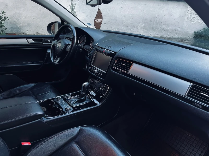 VW Touareg, снимка 9 - Автомобили и джипове - 53395826