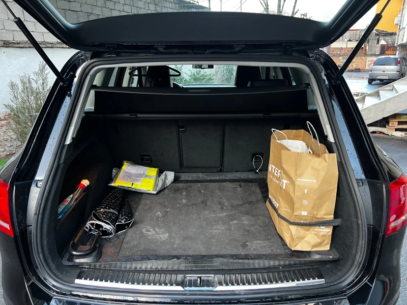 VW Touareg, снимка 17 - Автомобили и джипове - 53395826