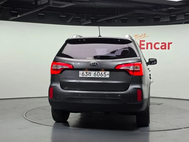 Kia Sorento 2.0 2WD, снимка 4 - Автомобили и джипове - 54264139