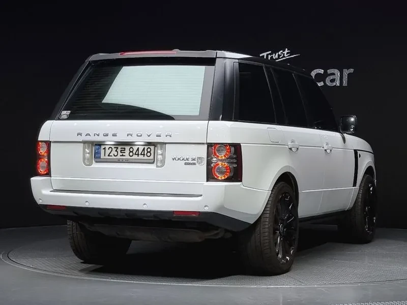 Land Rover Range rover 4.4, снимка 2 - Автомобили и джипове - 54504234