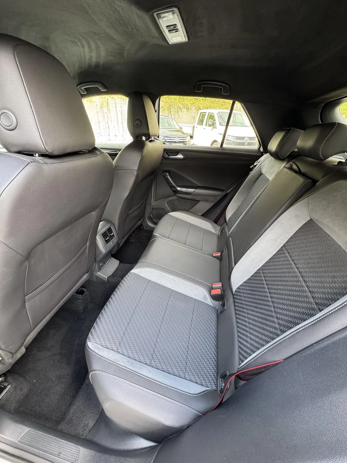 VW T-Roc R-LINE - изображение 9