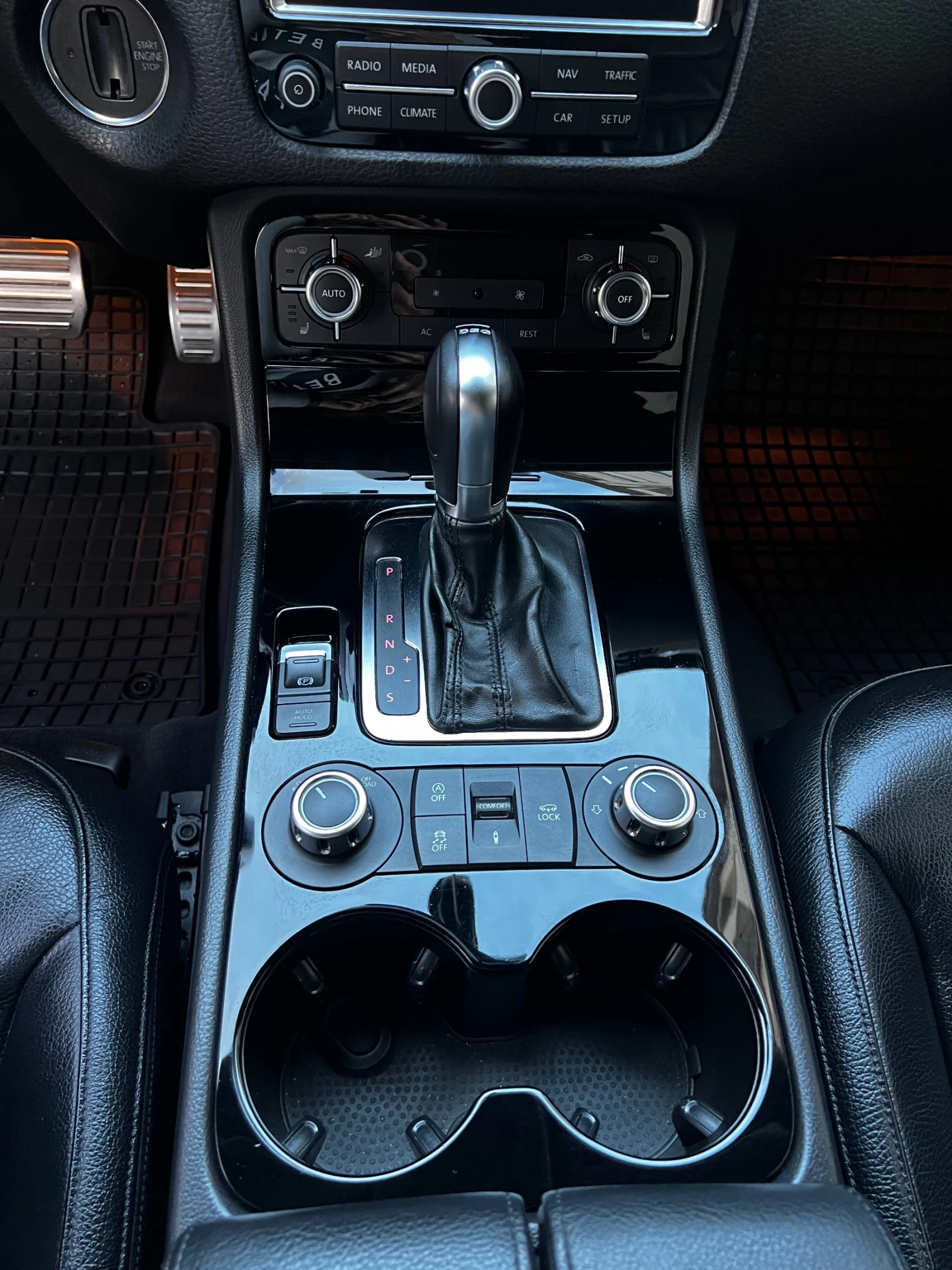 VW Touareg, снимка 14 - Автомобили и джипове - 53567448