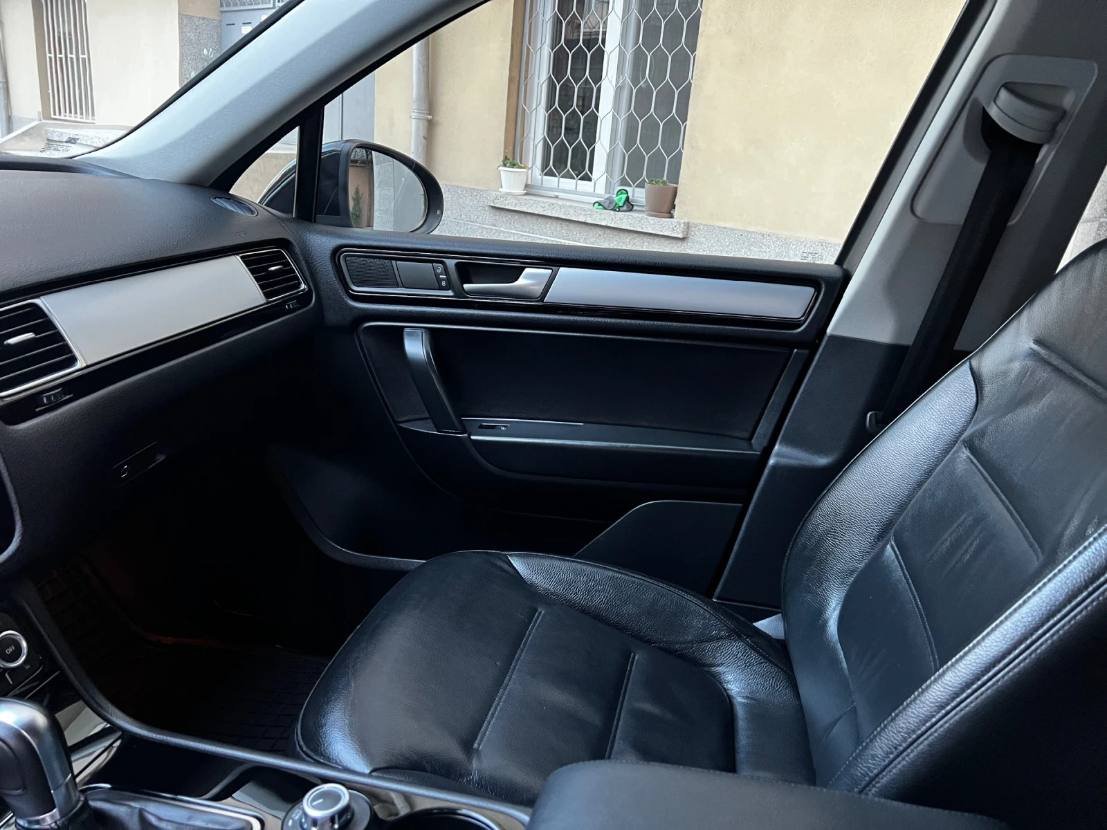 VW Touareg, снимка 16 - Автомобили и джипове - 53567448