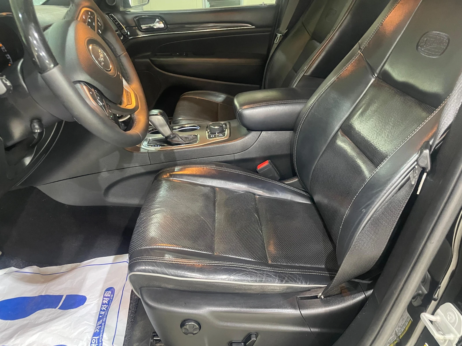 Jeep Grand cherokee 3.6 V6 ! Overland !, снимка 7 - Автомобили и джипове - 54947292