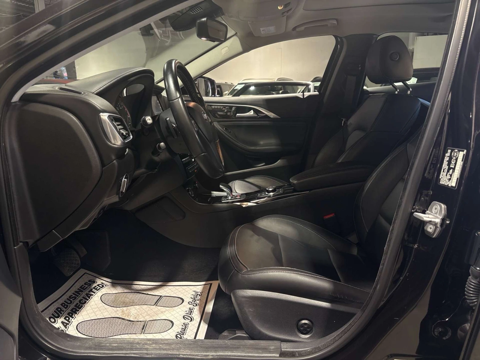 Infiniti QX30 4x4 67000КМ. ЦЕНА ДО БГ., снимка 8 - Автомобили и джипове - 55008579