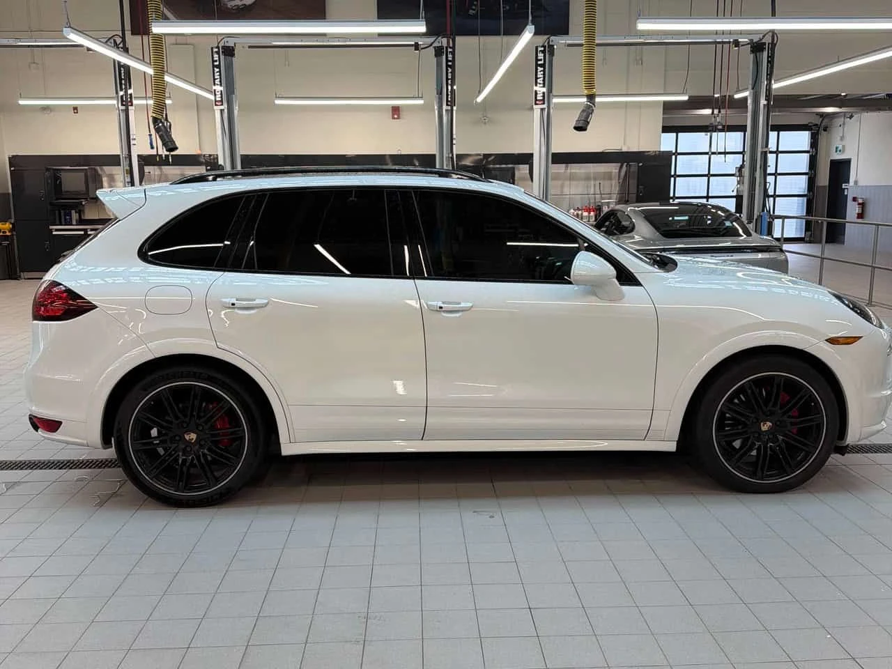 Porsche Cayenne * GTS * CARFAX * ЦЕНА ДО БГ, снимка 3 - Автомобили и джипове - 55655345