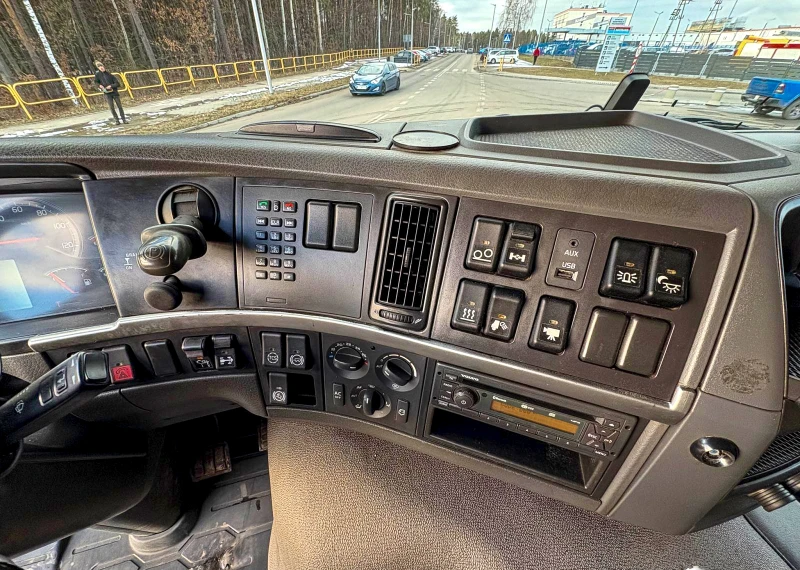 Volvo Fm 500 8x2 Effer 585 Fly Jib 35метра + Лебедка  , снимка 10 - Камиони - 51240094