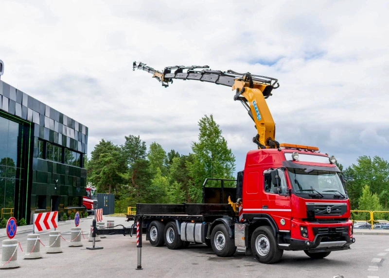 Volvo Fm 500 8x2 Effer 585 Fly Jib 35метра + Лебедка  , снимка 6 - Камиони - 51240094